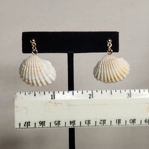 Mini clamshell earrings
